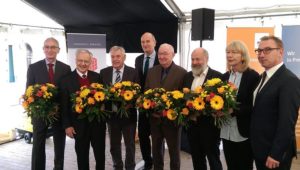 Vom Ministerpräsident und Bürgermeister geehrte Personen (v.l.n.r.): Roy Wallenta, Dr. Manfred Stolpe, Fritz Meier, Dr. Dietmar Woidke, Dr. Joachim Aurich, Michael Schönberg, Birgit Flügge, Ralf Tebling